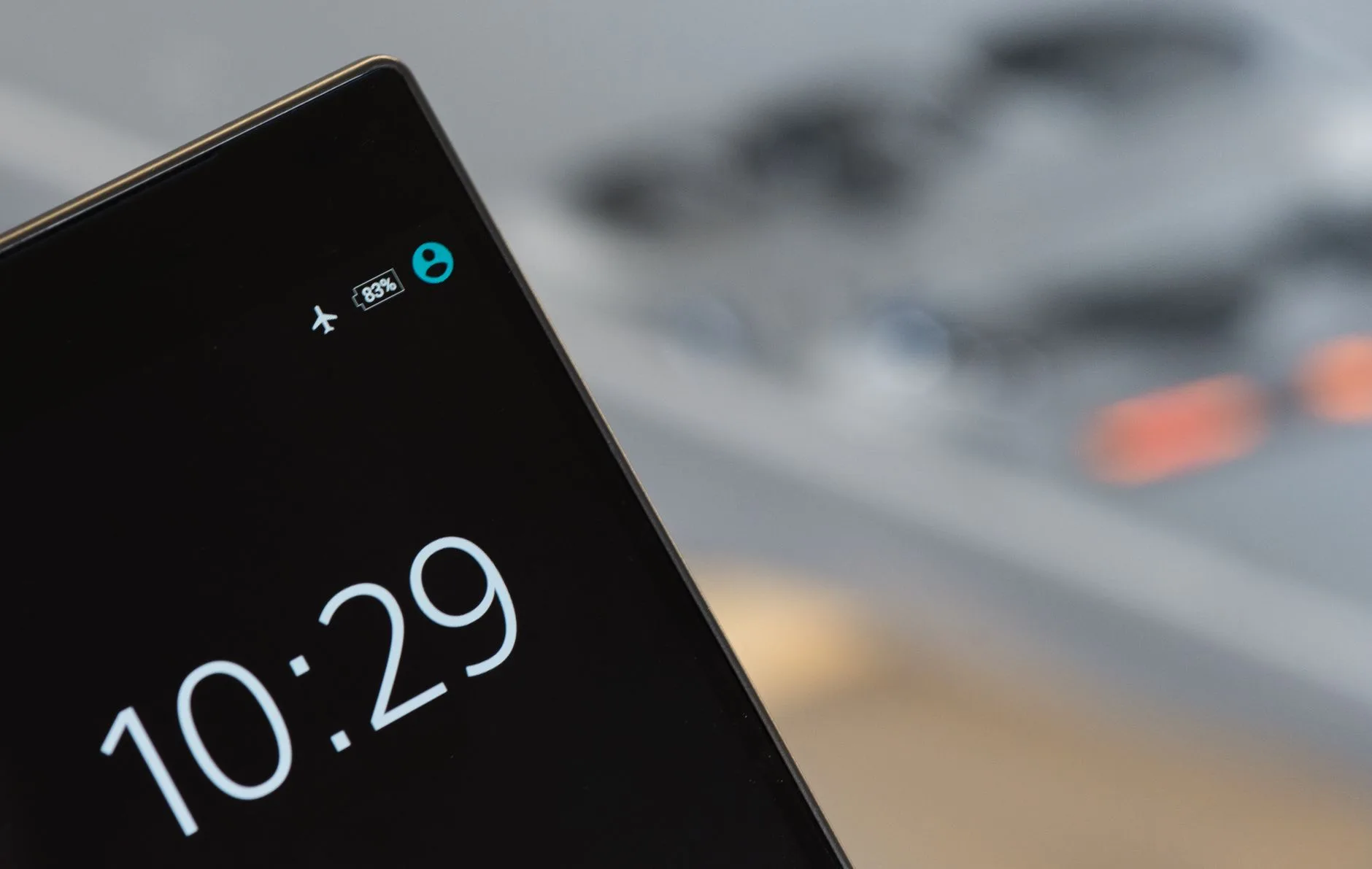 A smartphone showing its battery charge screen