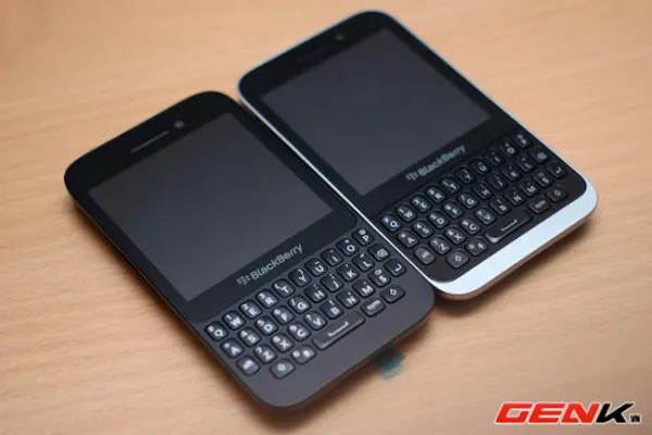 BlackBerry Q5 photo 2