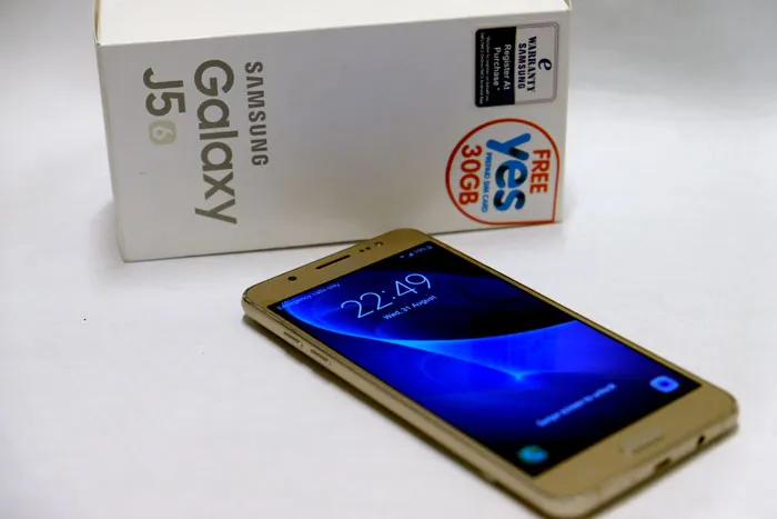 Samsung Galaxy J5 photo 4
