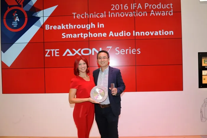 ZTE Axon 7 photo 4