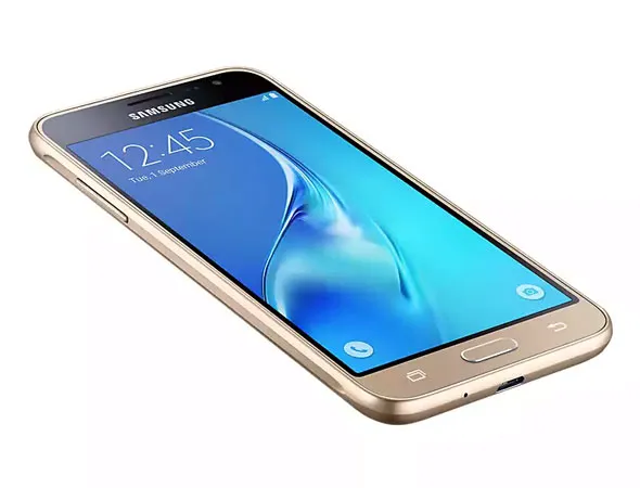 Samsung Galaxy J3 (2016) photo 2